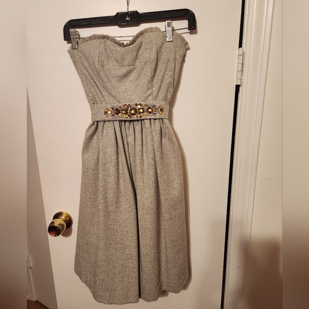 Elegant Gray Strapless Dress with Embellished Belt